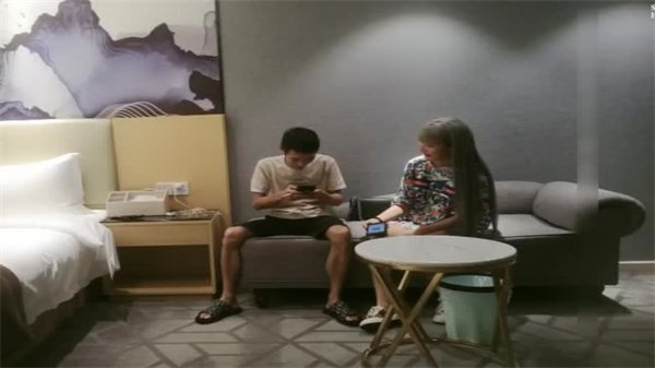 这双笔直大长腿看的流口水
