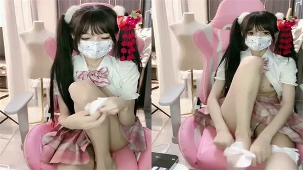 白丝双马尾苗窕嫩妹淫声荡语撩骚互动道具玩弄骚逼.