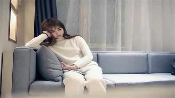 女神级粉嫩嫩清纯小美女大眼睛大屁股抱在怀里坐在腿上揉捏把玩