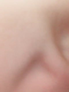 Una chica muy joven con buena apariencia [colegiala post-00s] lencería sexy mostrando su coño para la tentación. La tía aún no ha terminado y le están haciendo un primer plano de su coño. Es muy tentador. Si te gusta, no te lo pierdas.